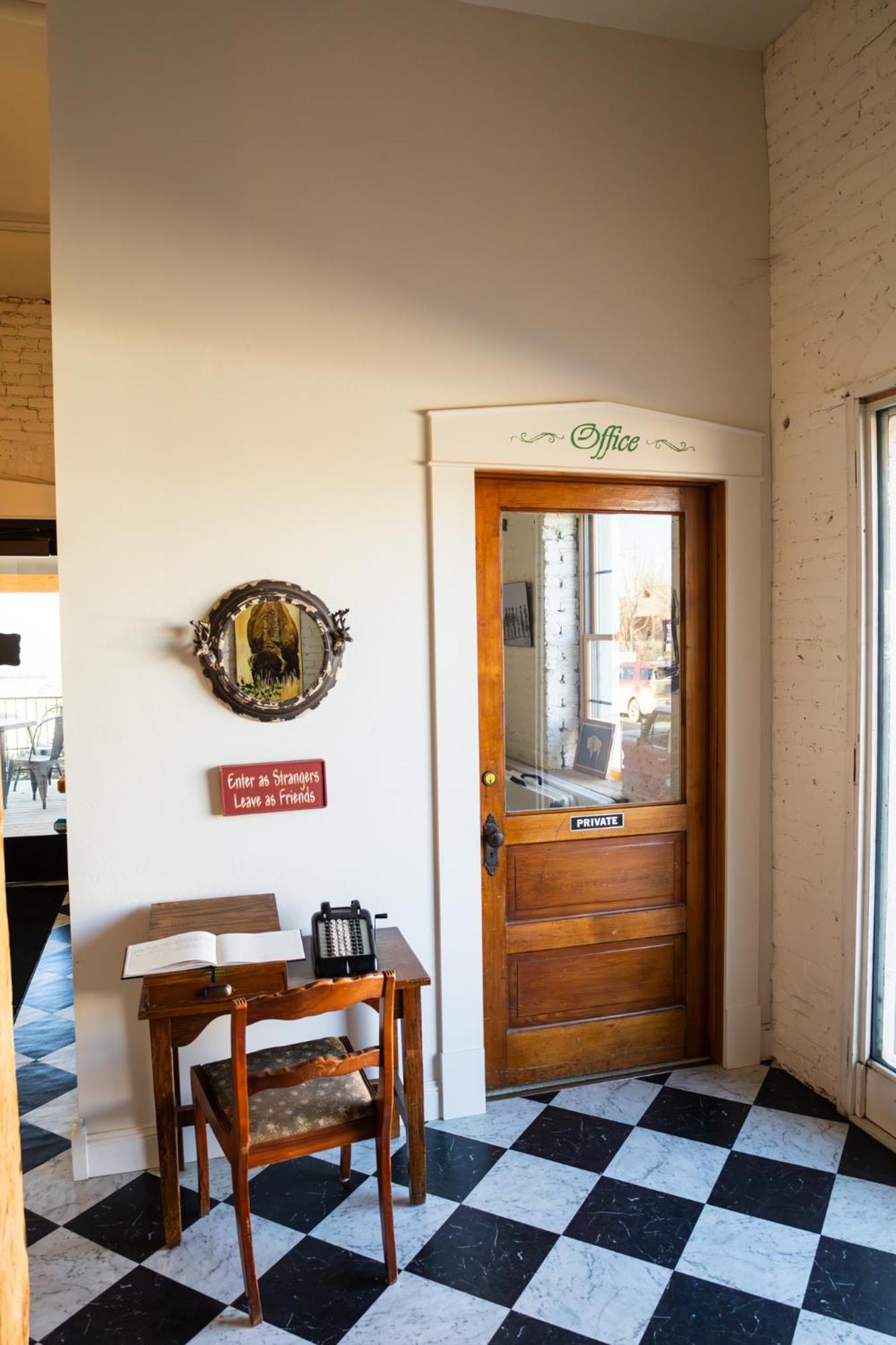 Lander Millhouse Hotel ภายนอก รูปภาพ