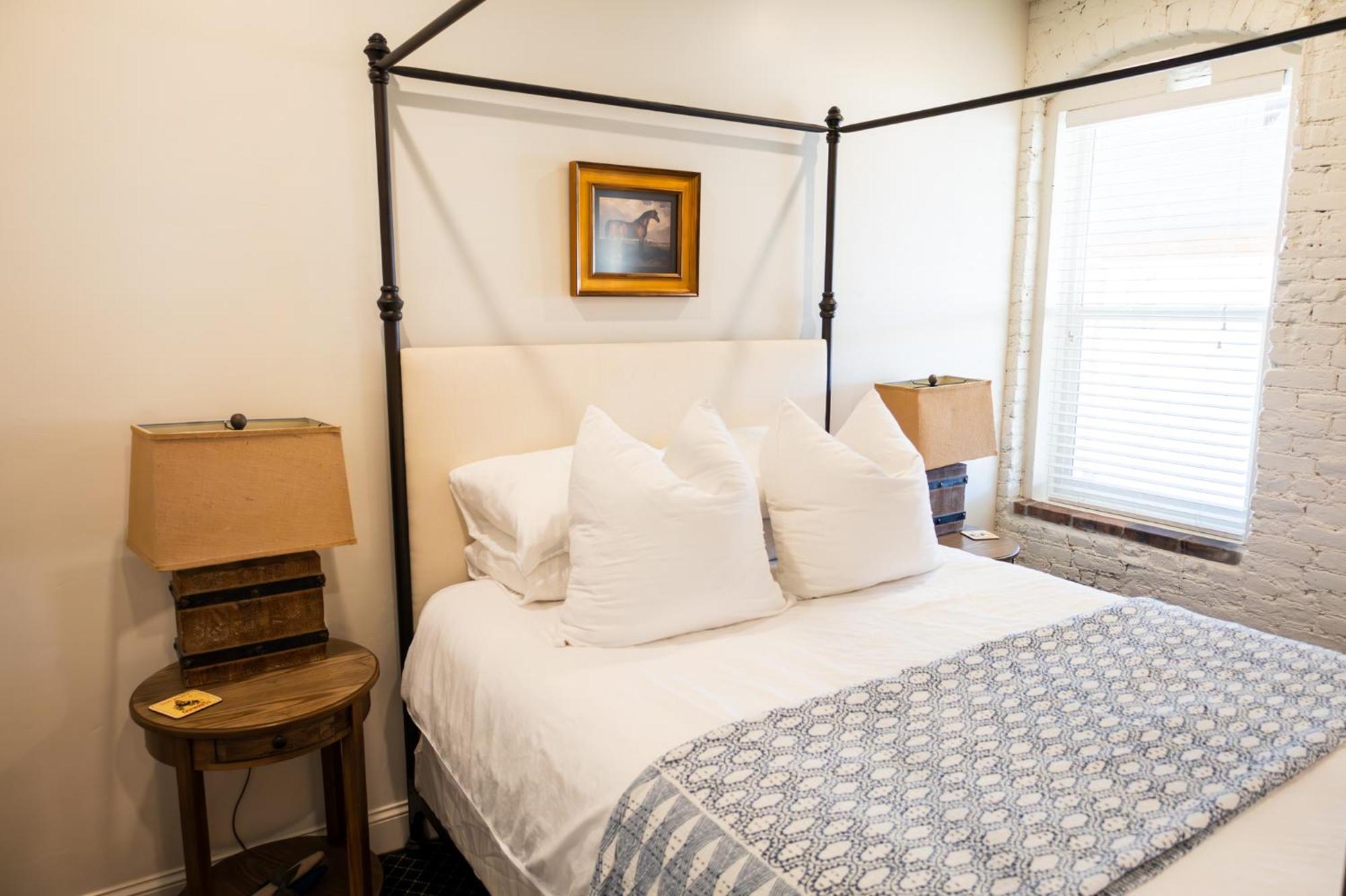 Lander Millhouse Hotel ภายนอก รูปภาพ